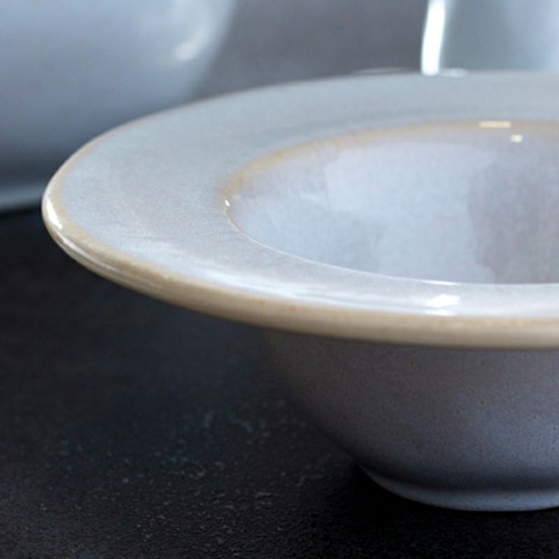 COSTA　ＮＯＶＡのロダ(RODA）シリーズのリム付きボウル。モダンでスタイリッシュ、温かみのある食器。