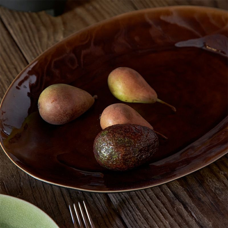 ﾊﾟｰﾃｨｰにも便利。深みのある色がオシャレで使いやすいポルトガル製オーバル型大皿。